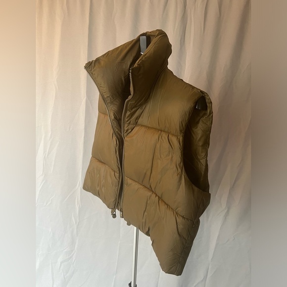 Cropped Puffer Vest - Picture 3 of 6